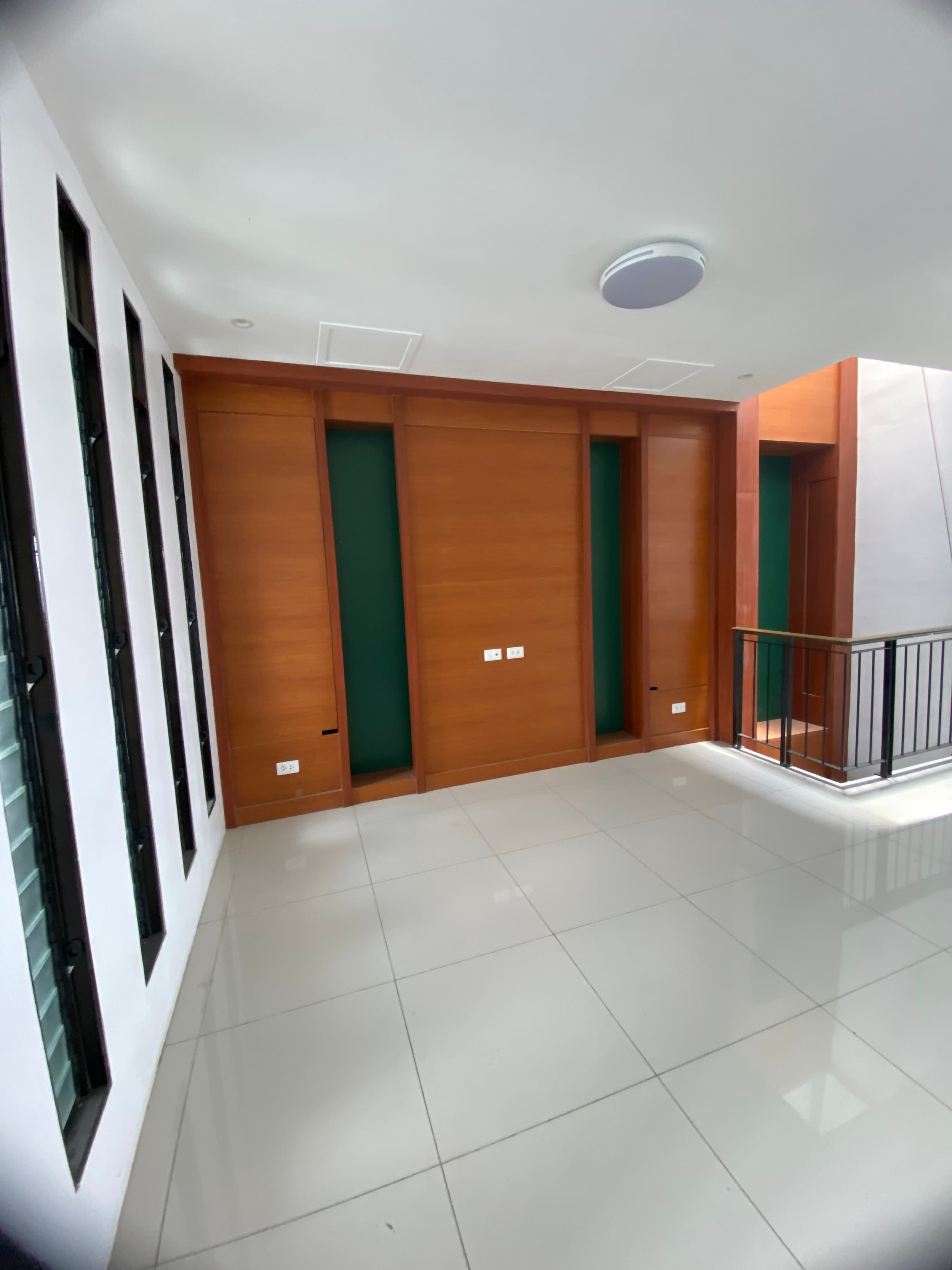 MODERN TOWNHOUSE W/ BASEMENT HUNDRED METERS AWAY TO HIGHWAY - photo 3