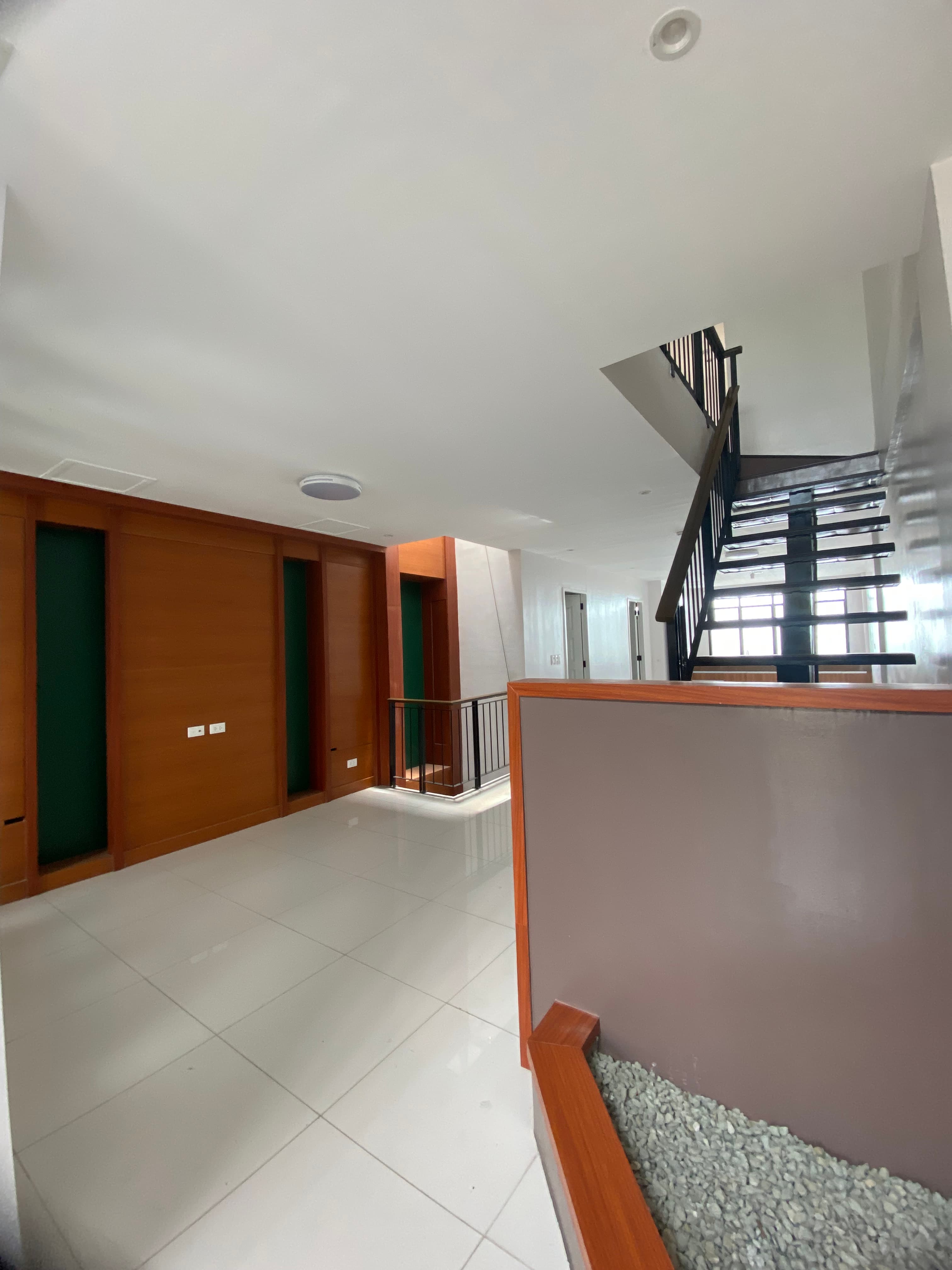 MODERN TOWNHOUSE W/ BASEMENT HUNDRED METERS AWAY TO HIGHWAY - photo 5