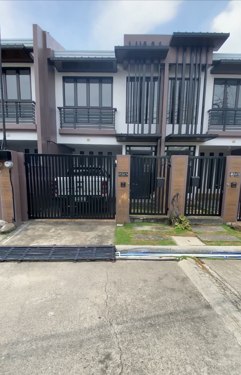 MODERN TOWNHOUSE W/ BASEMENT HUNDRED METERS AWAY TO HIGHWAY