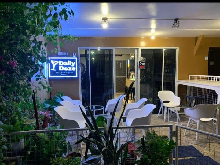 3 Storey House and Lot with Commercial Space - photo 4