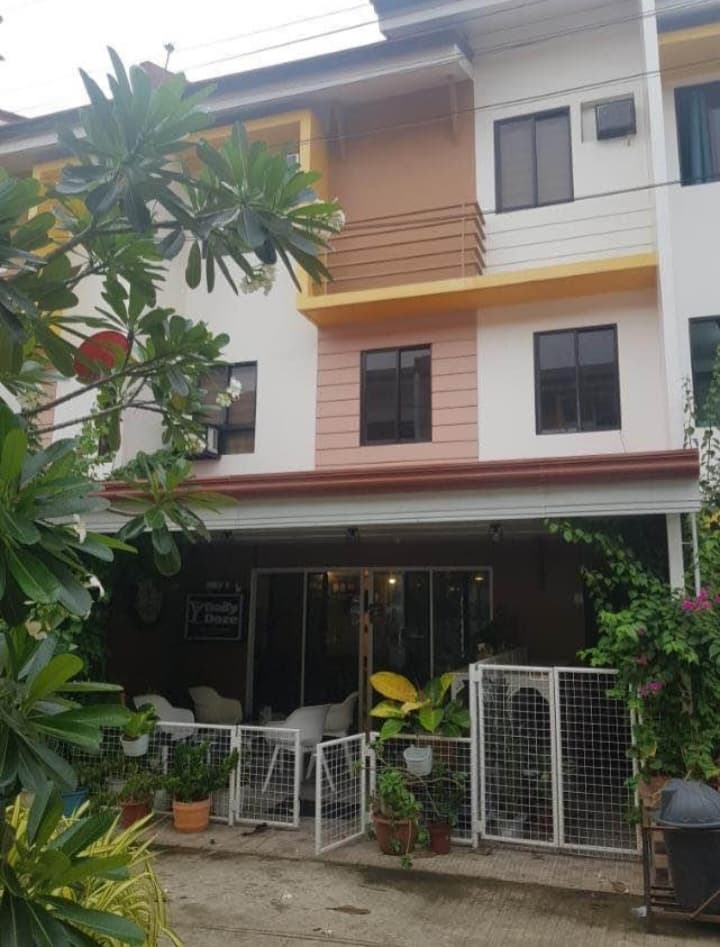 3 Storey House and Lot with Commercial Space