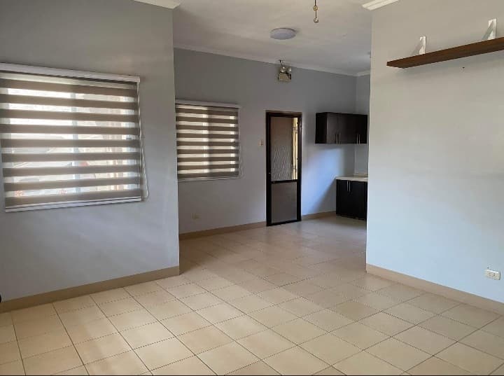 HOUSE & LOT IN COLLINWOOD - photo 3