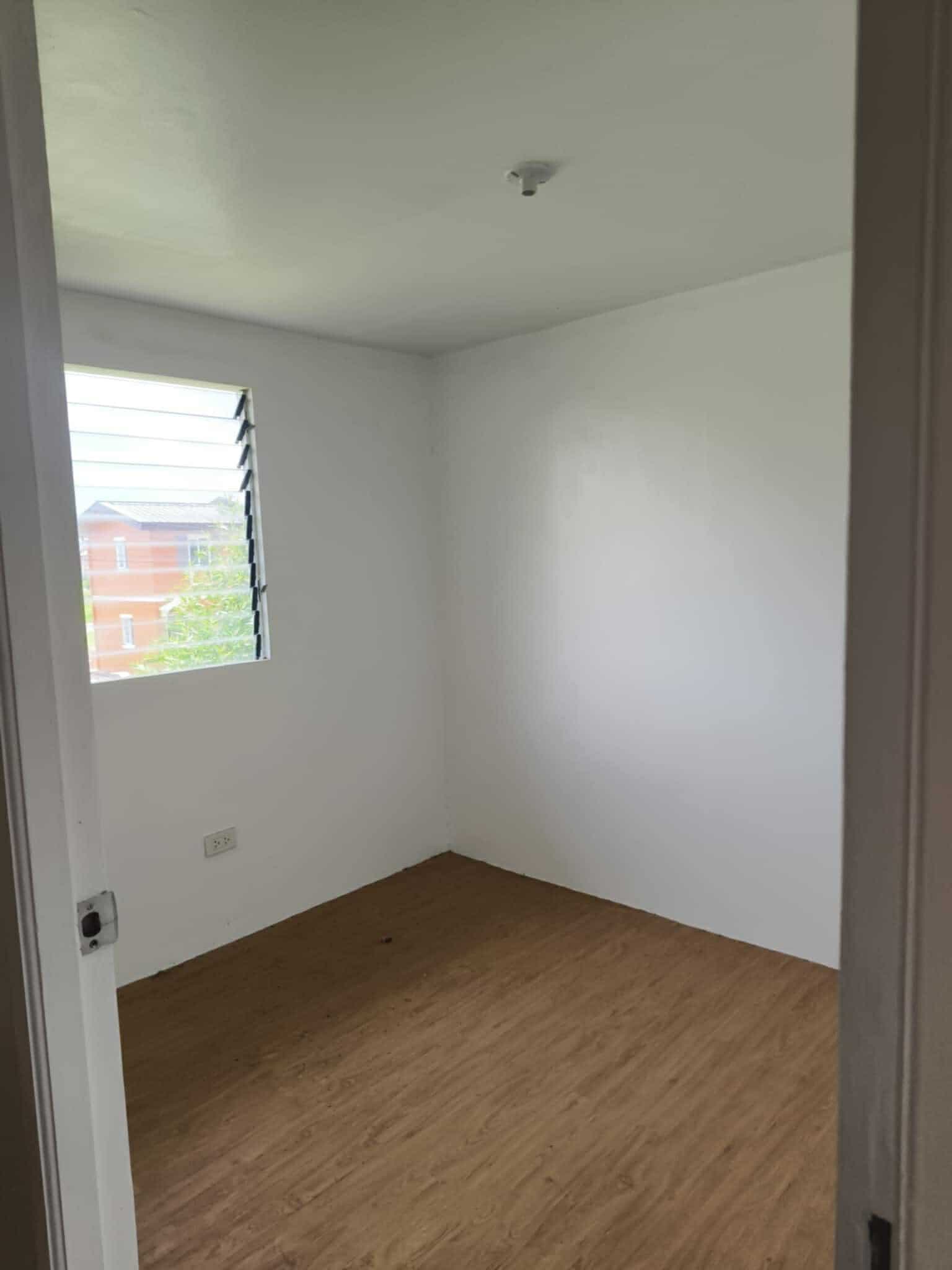 house and lot - photo 4