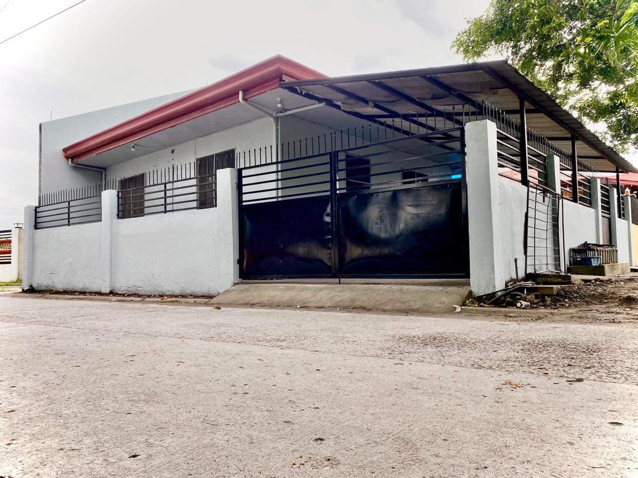 House and Lot For Sale at Junob, Dumaguete City - photo 1