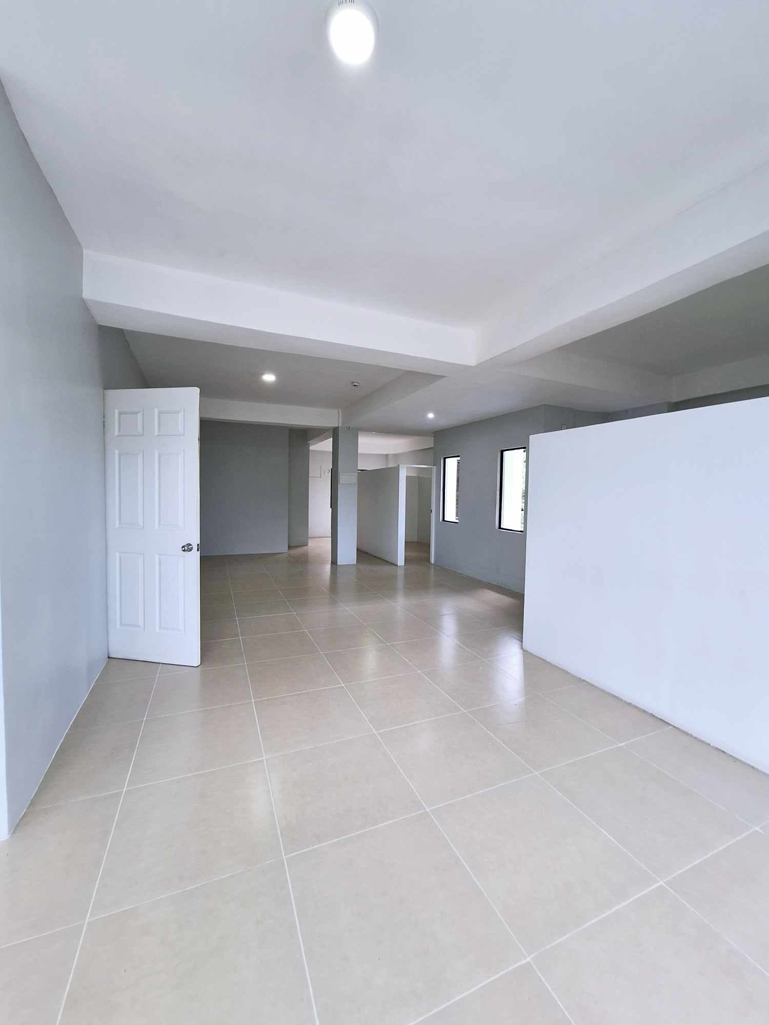 COMMERCIAL SPACE FOR RENT - photo 4